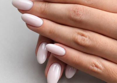 Milky nails ongles amande - manucure studio