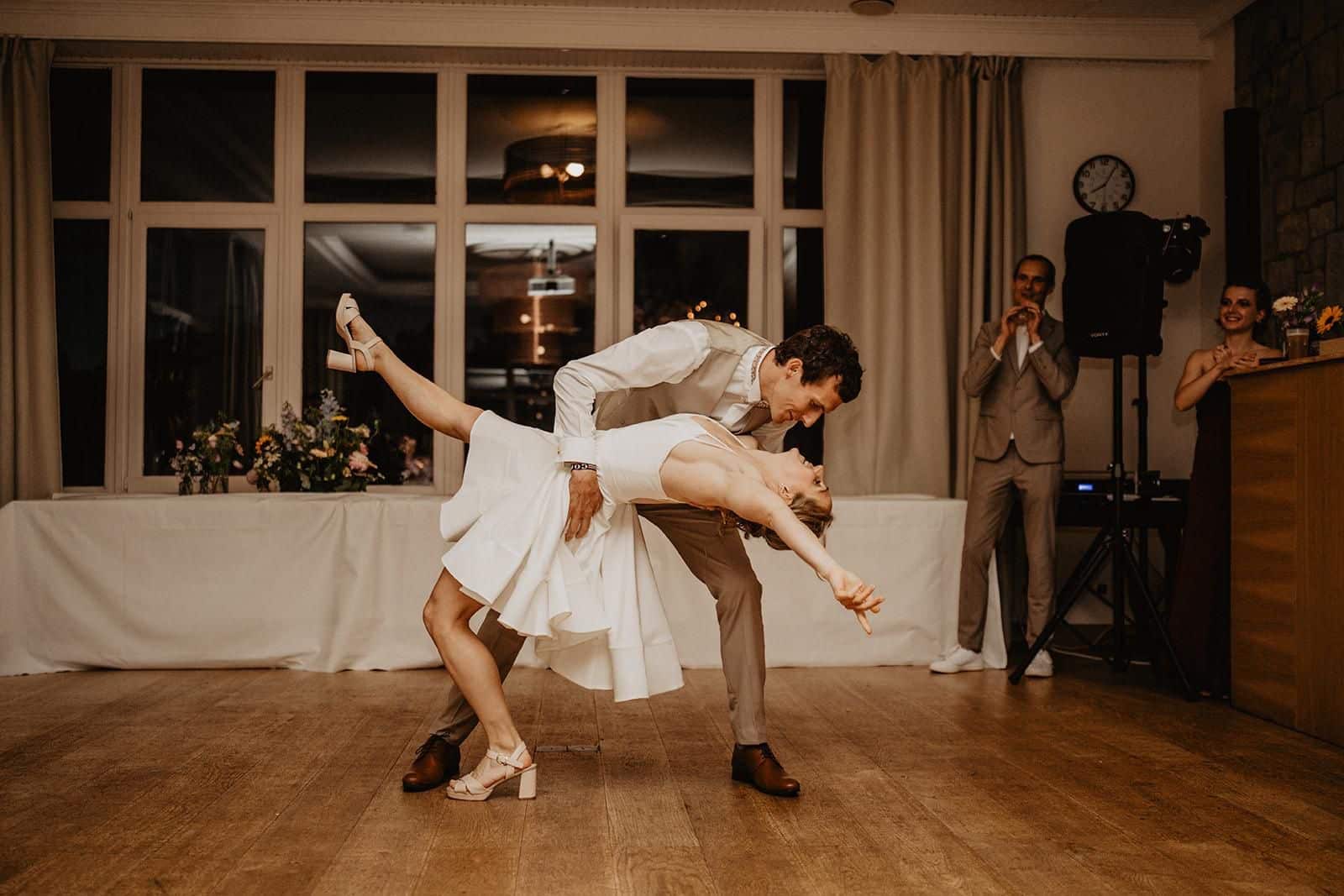 Couple de mariés après la mise en beauté jour J, Namur Belgique